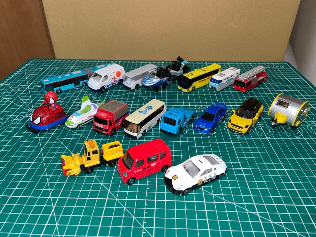 まとめ　80個以上　ミニカー　飛行機　電車　キーホルダー　プルバックカー