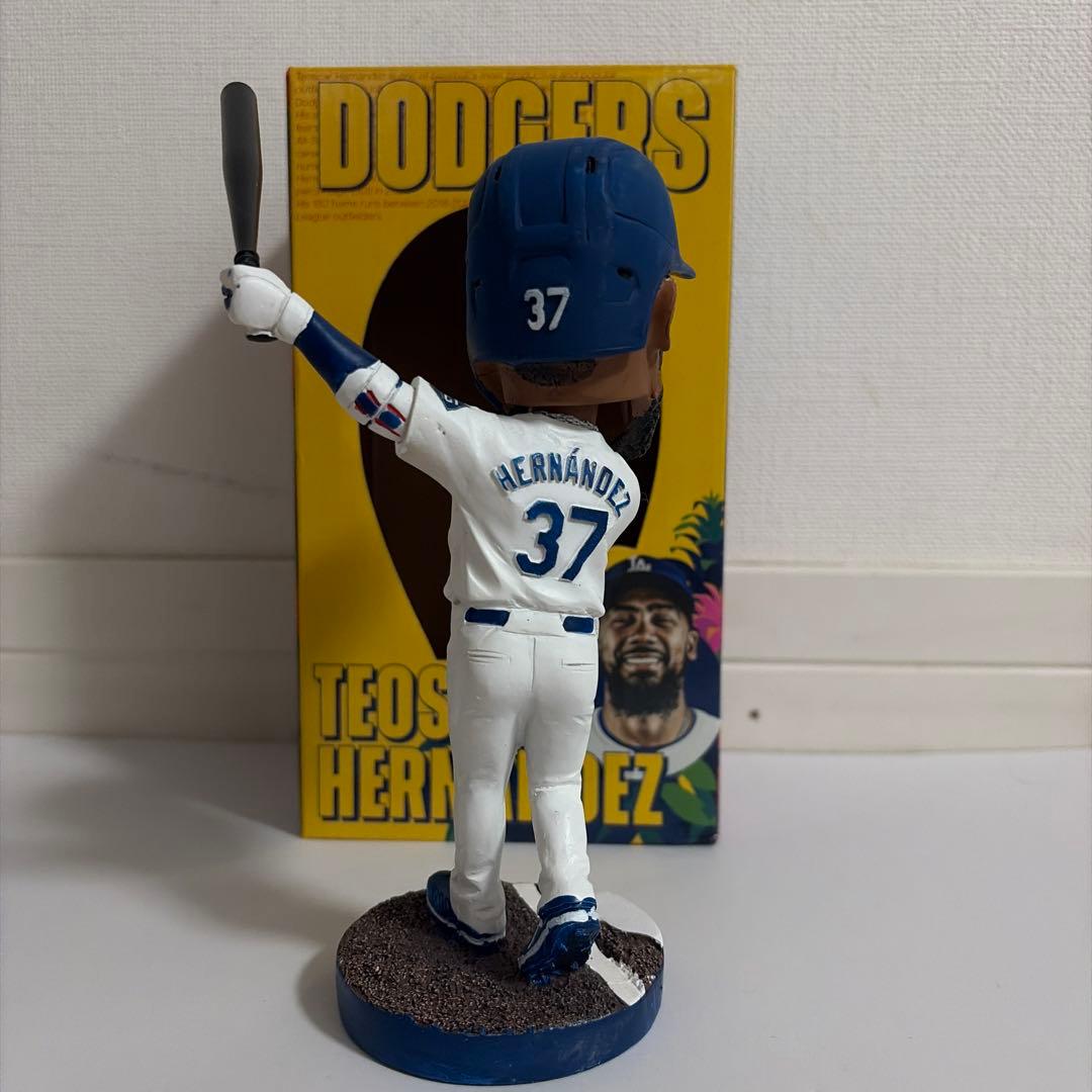 【米限定激レア】ドジャース TEOSCAR HERNANDEZ ボブルヘッド人形