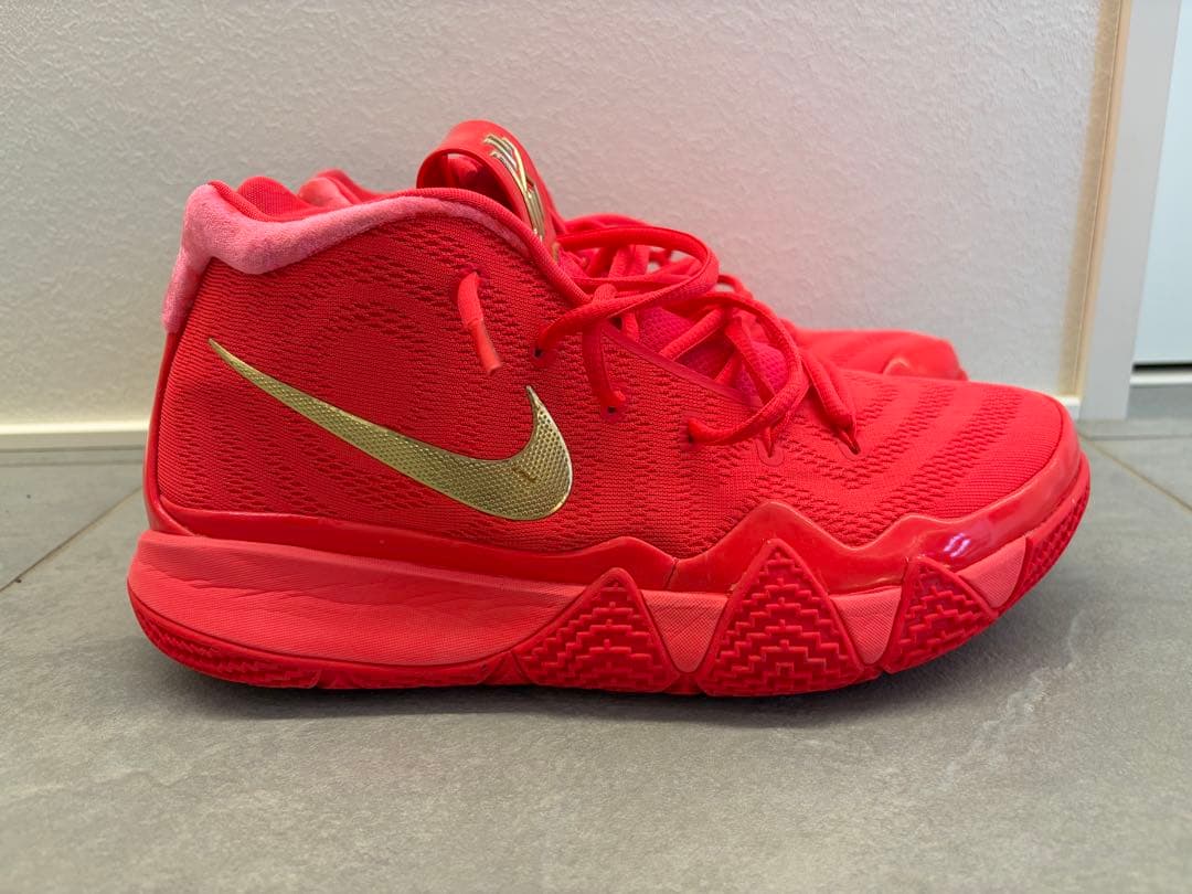 NIKE カイリー４ EP ‘Red Carpet’