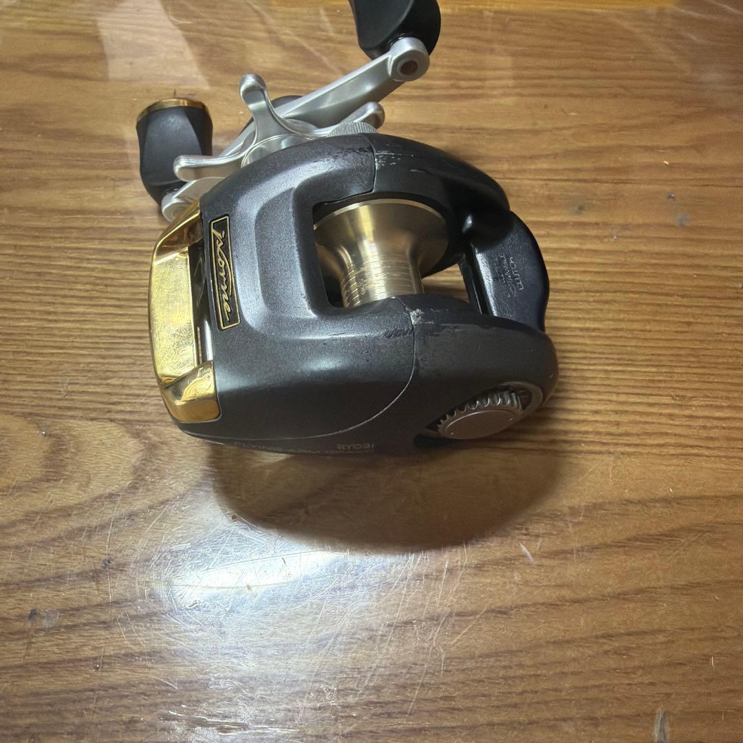 リョービ　F3000RM ベイトリール　イクシオーネ
