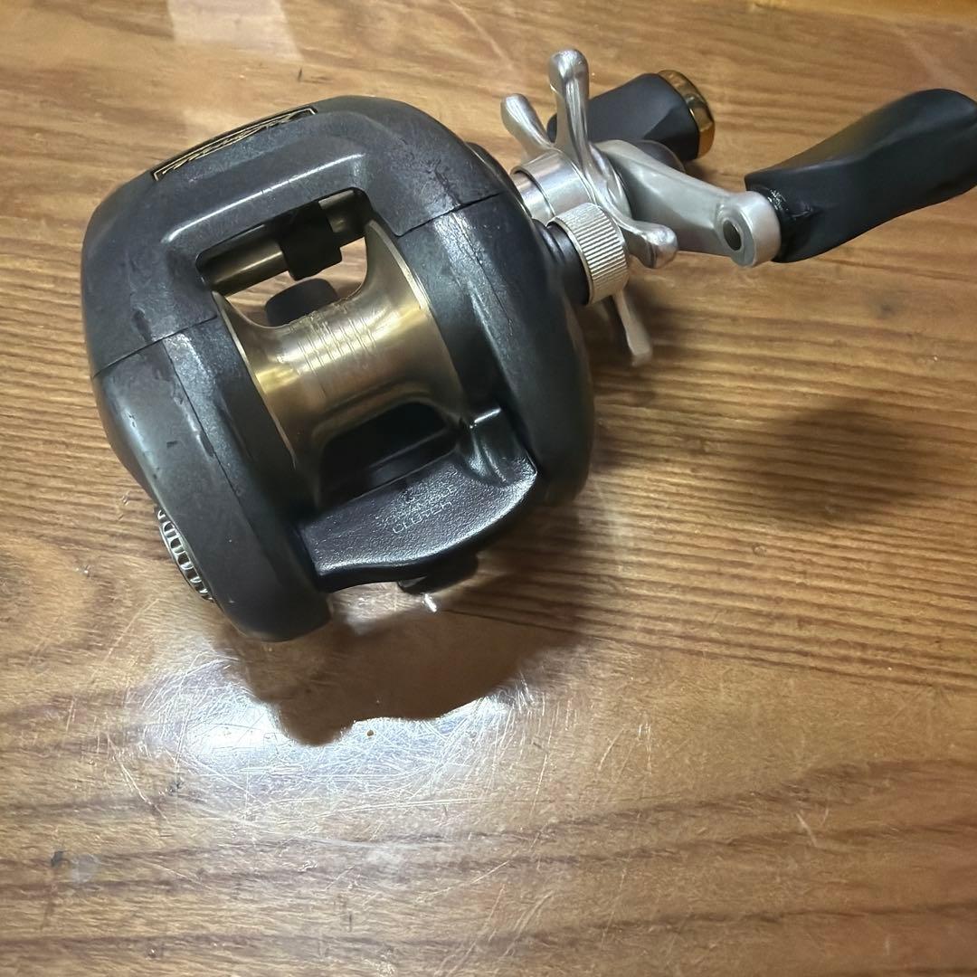 リョービ　F3000RM ベイトリール　イクシオーネ