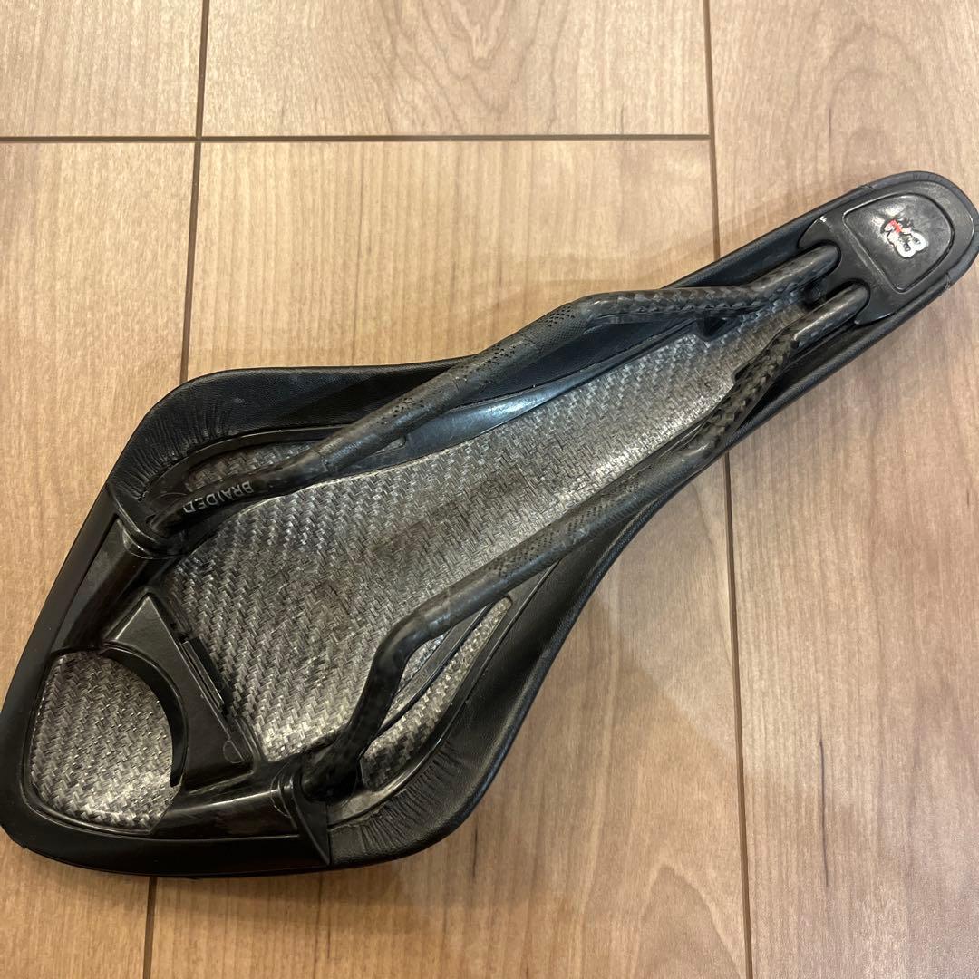 Fizik Arione R3 カーボンレール