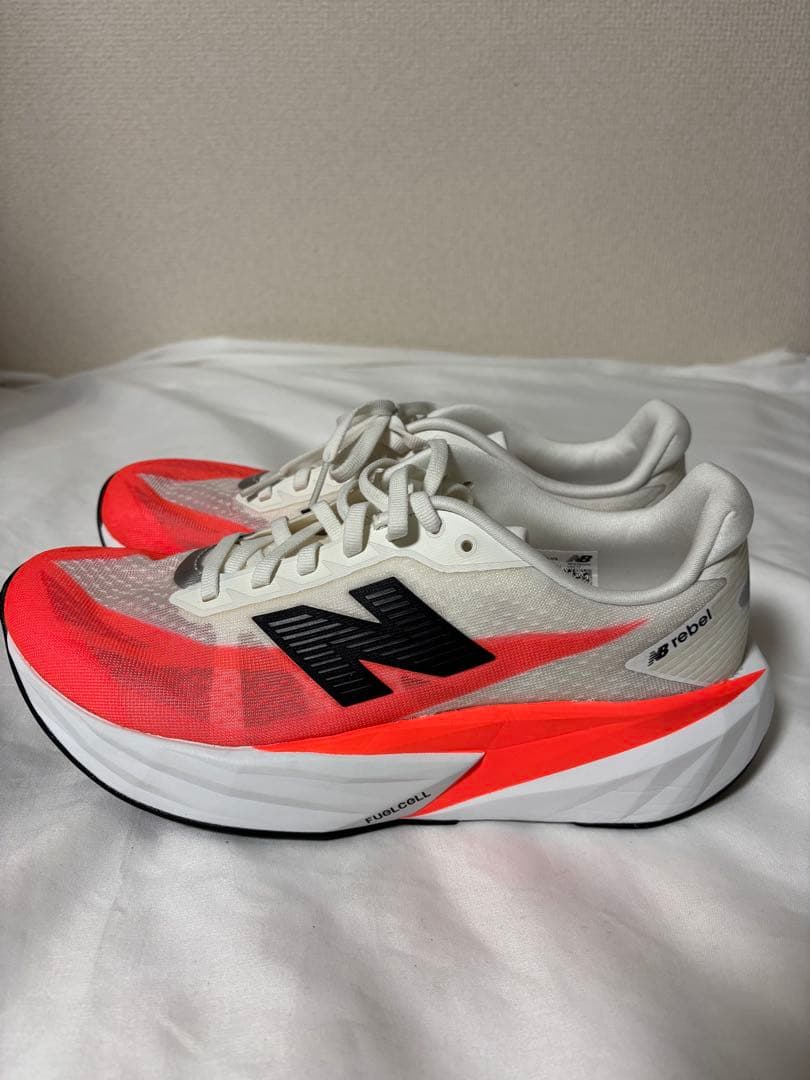 美品 New Balance FuelCellレベルv5 27cm