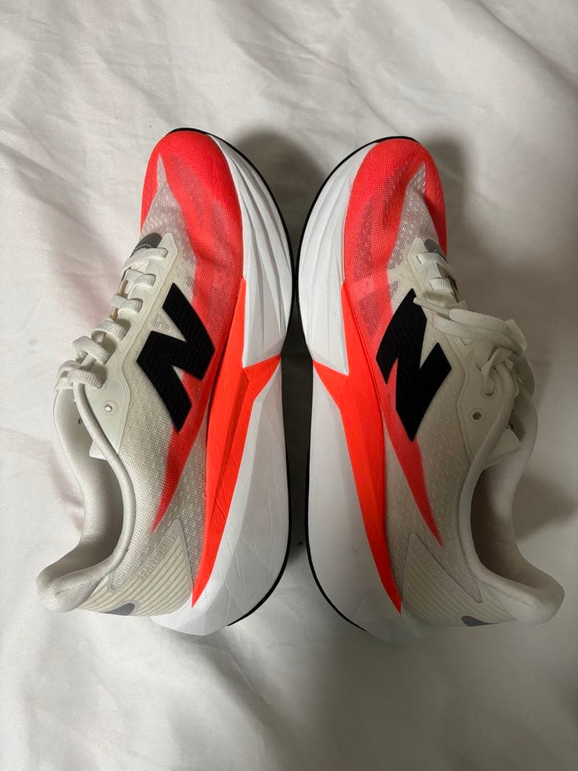 美品 New Balance FuelCellレベルv5 27cm