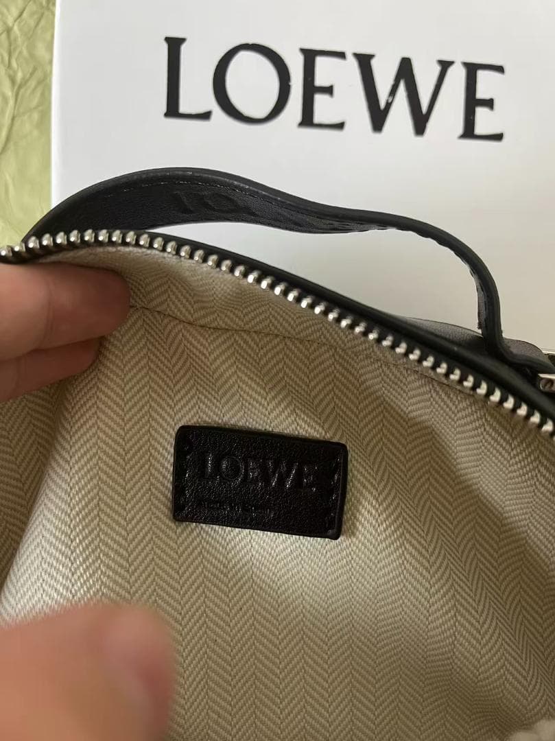 LOEWE ブラックレザー バッグ~~~