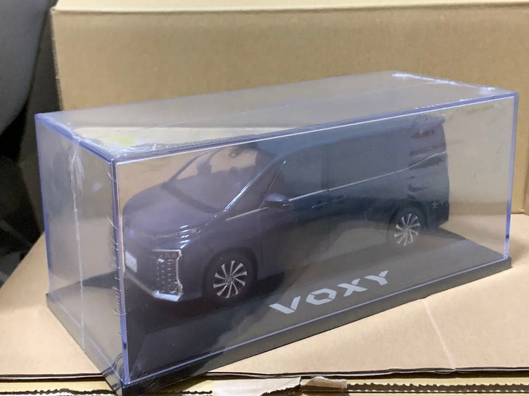 ヴォクシー カラーサンプル マッシブグレー