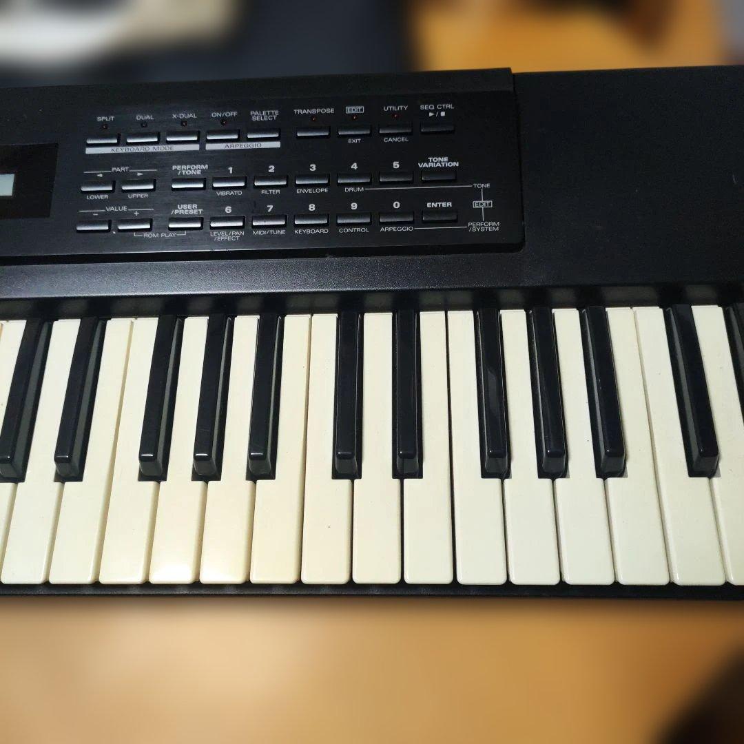 Roland XP-10 シンセサイザー　ローランド