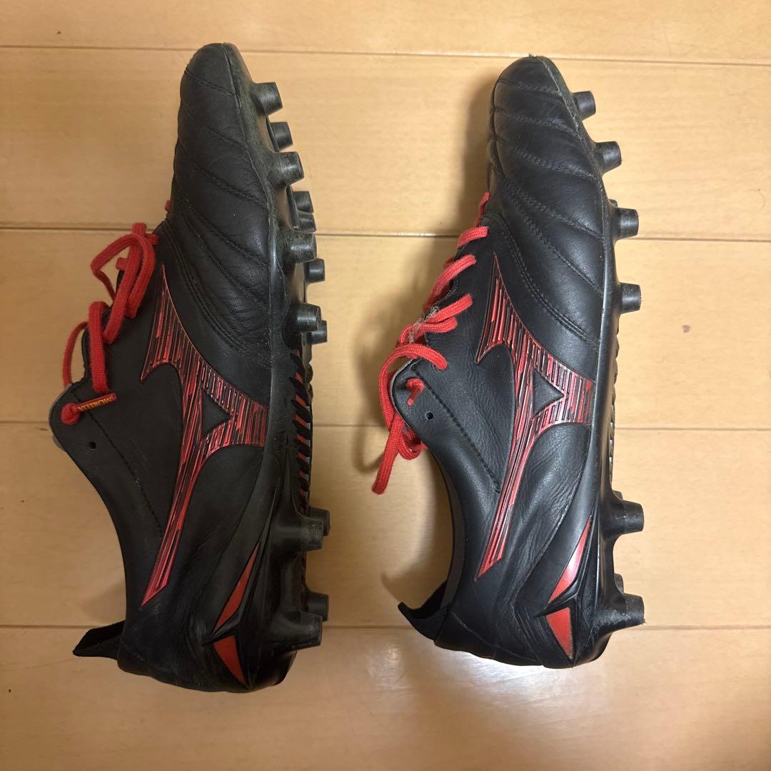 Mizuno Morelia ブラック/レッド スパイク