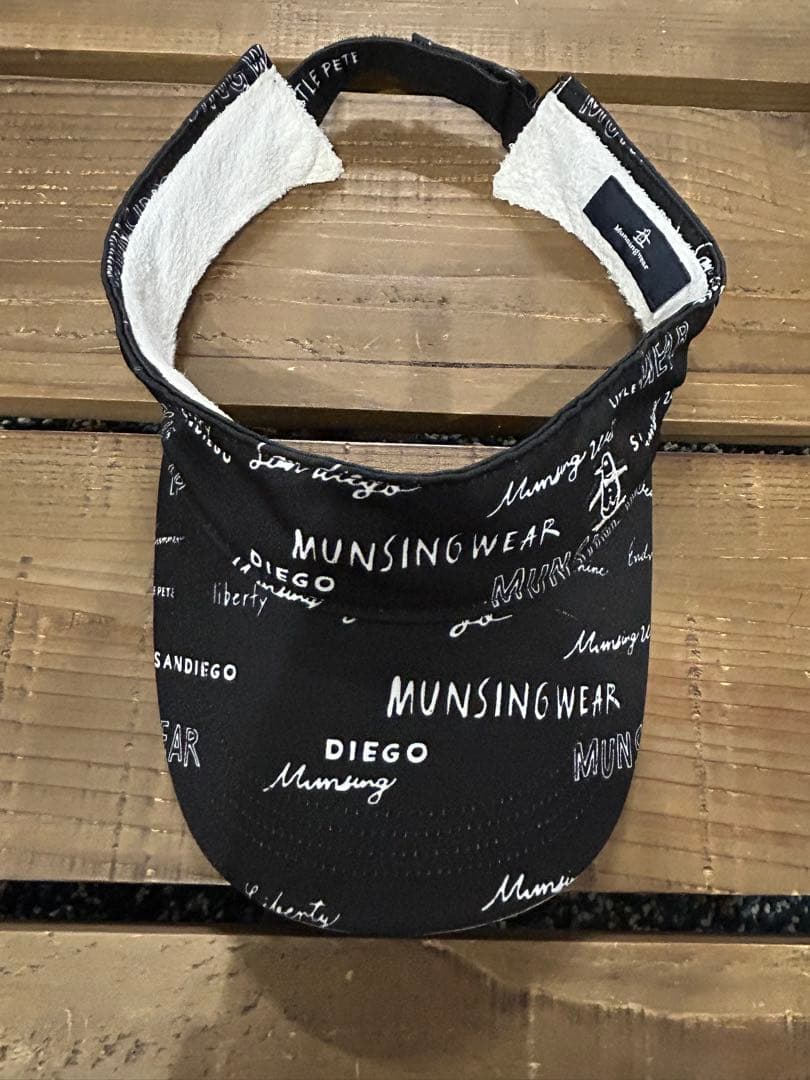 Munsingwear バイザーセット　黒 ロゴプリント シャツ