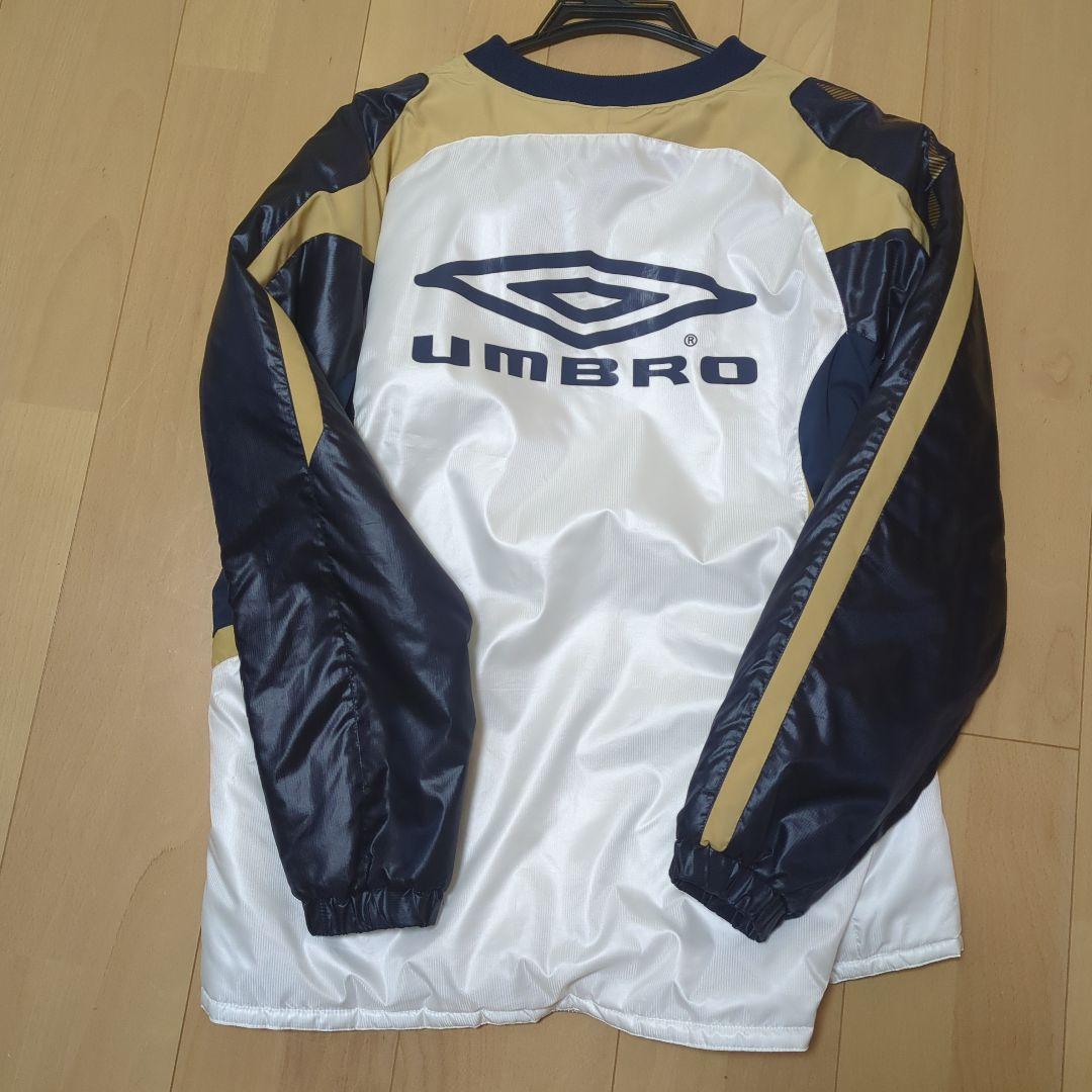 値引き不可☆　希少♥　UMBRO　アンブロ　中綿　ピステ