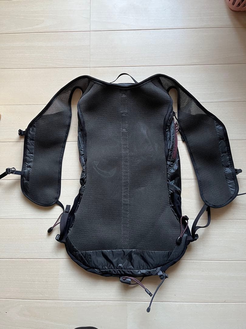 未使用品　美品　mont-bell CROSS RUNNER PACK 15