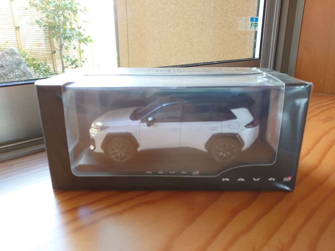 ☆ゲリラSALE 新型RAV4　GRスポーツ　プラチナ　ホワイト　カラーサンプル