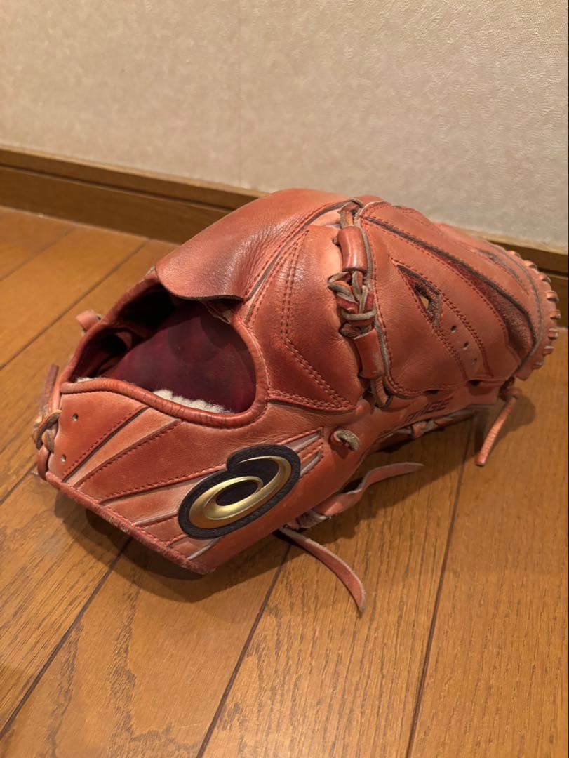 【最終値下げ！】アシックスゴールドステージ投手用硬式用限定モデル