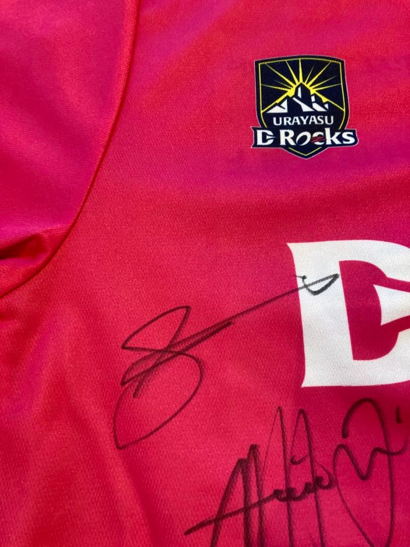 浦安D-rocks サム・ケルビ、ゲイツ、ヒューズ6名　直筆サイン入り応援シャツ