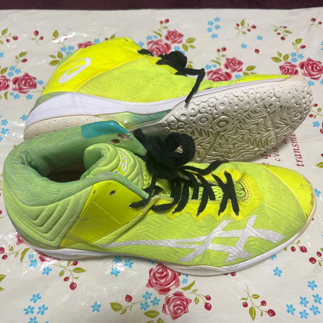 ASICS バスケットボールシューズ ハイカット イエロー