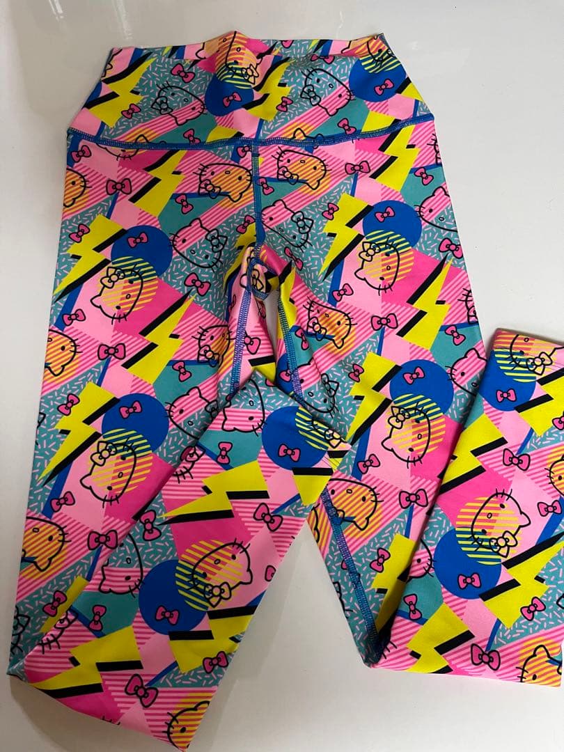 正規品★USED! Zumba ×HELLO KITTY柄上下セットS