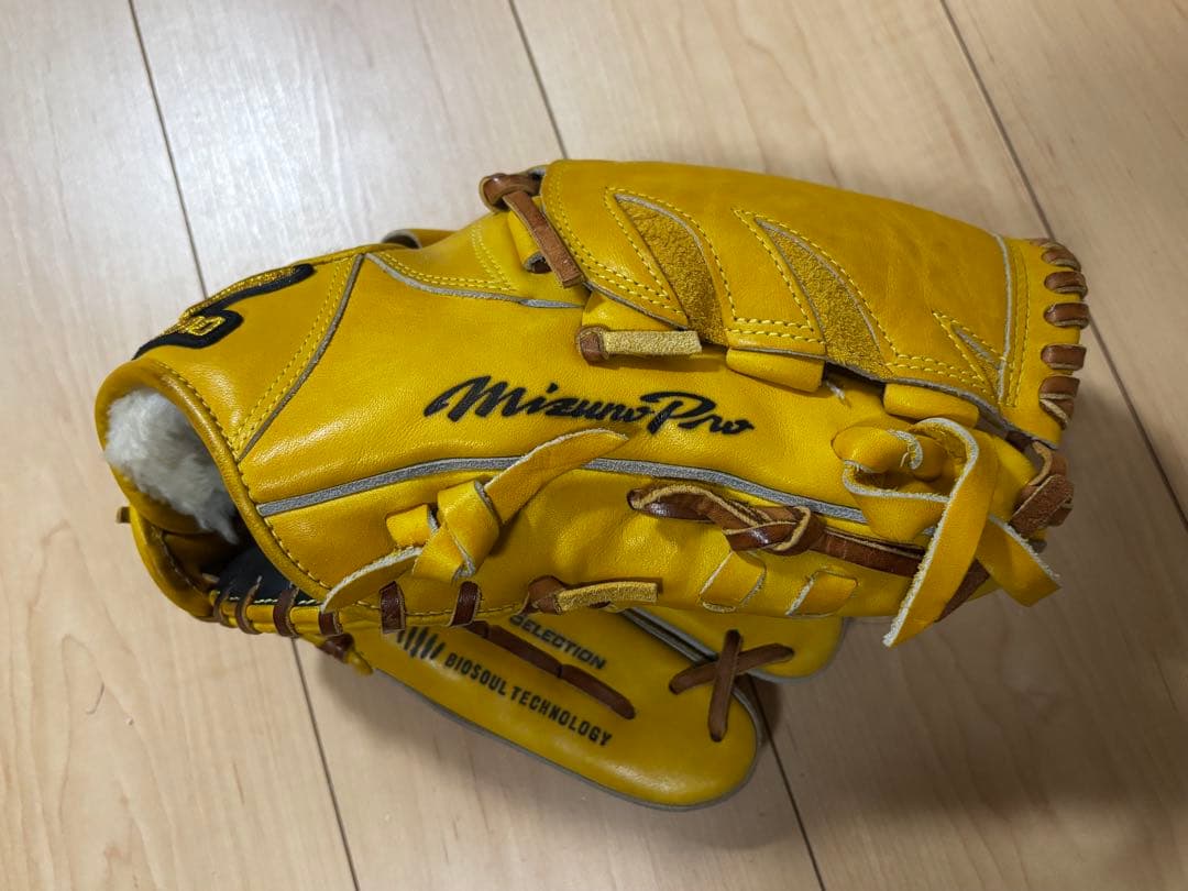 軟式投手用　Mizuno Pro 軟式グローブ イエロー