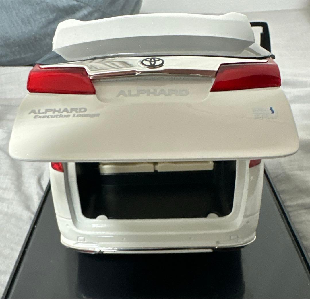 トヨタアルファードモデリスタ1/18 White