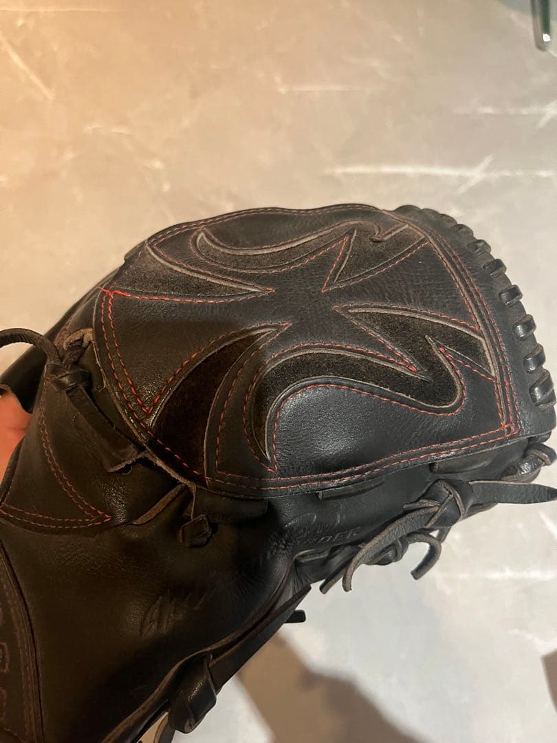 Mizuno Pro 硬式グローブ 黒 ゴールド刺繍