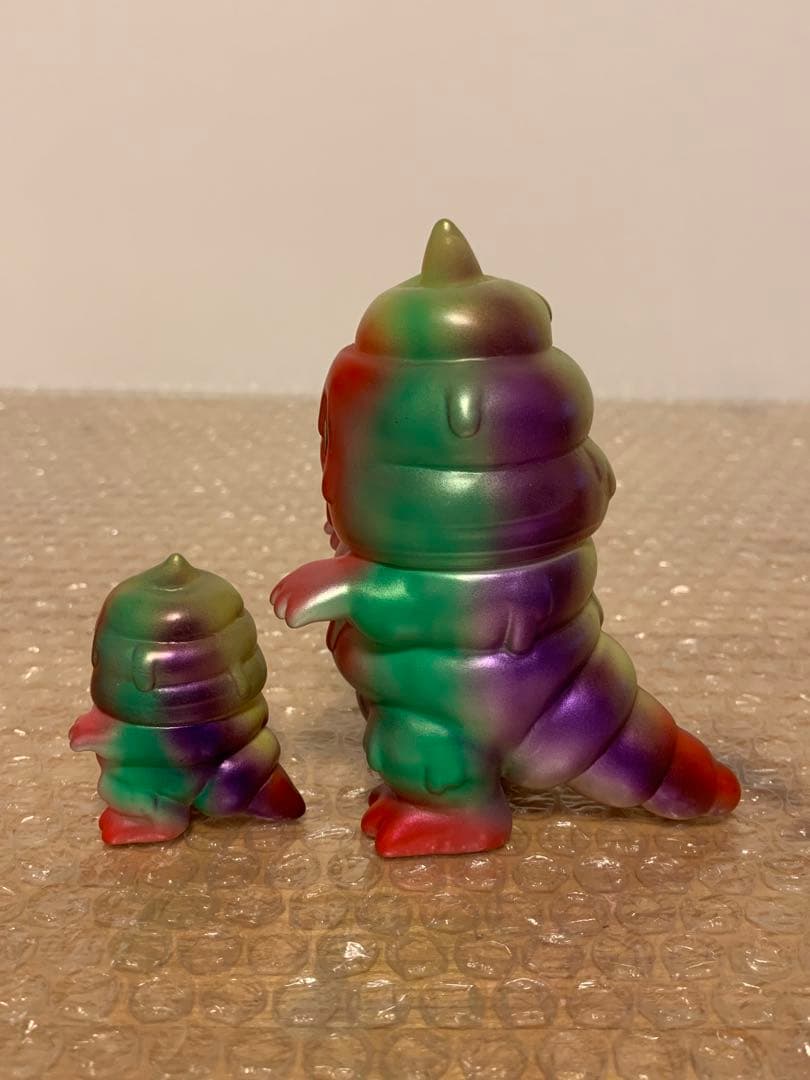 アートジャンキー とぐろ怪獣シットン&ミニシットン メタリック 赤 緑 紫 金
