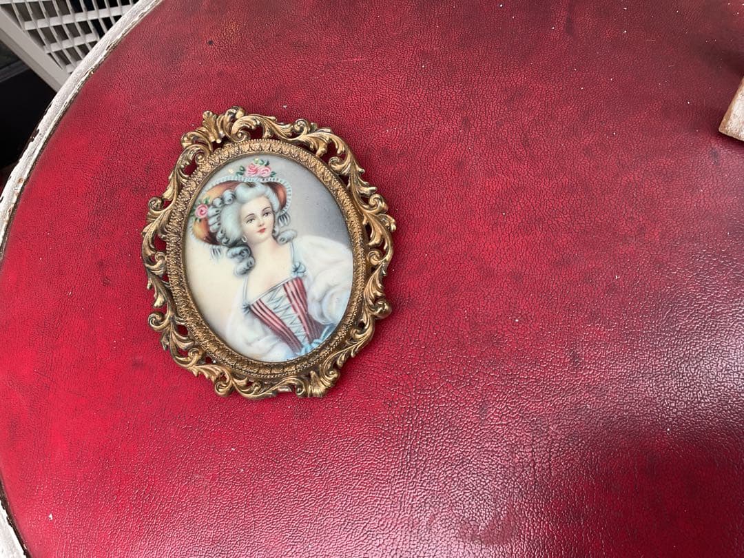ロンドンで見つけた貴婦人の肖像画 真鍮製フレーム