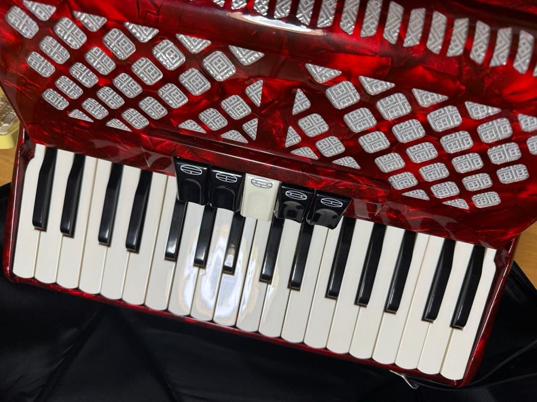 美品⭐︎トンボ Grandaile GT-60⭐︎アコーディオン赤（ケース付）