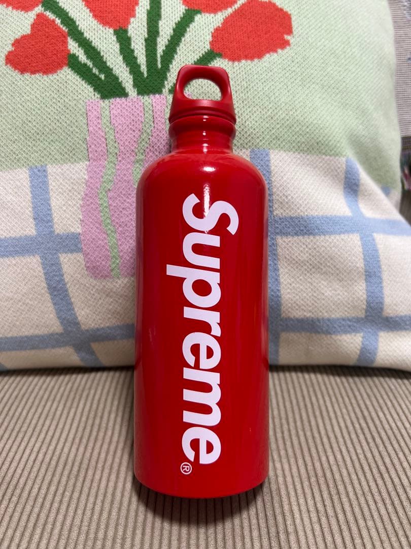 弁当箱・水筒 SUPREME SIGG TRAVELLER 0.6L WATER BOTTLE