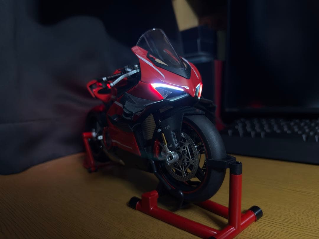 DUCATI パニガーレV4 スーパーレッジェーラ1/7スケール