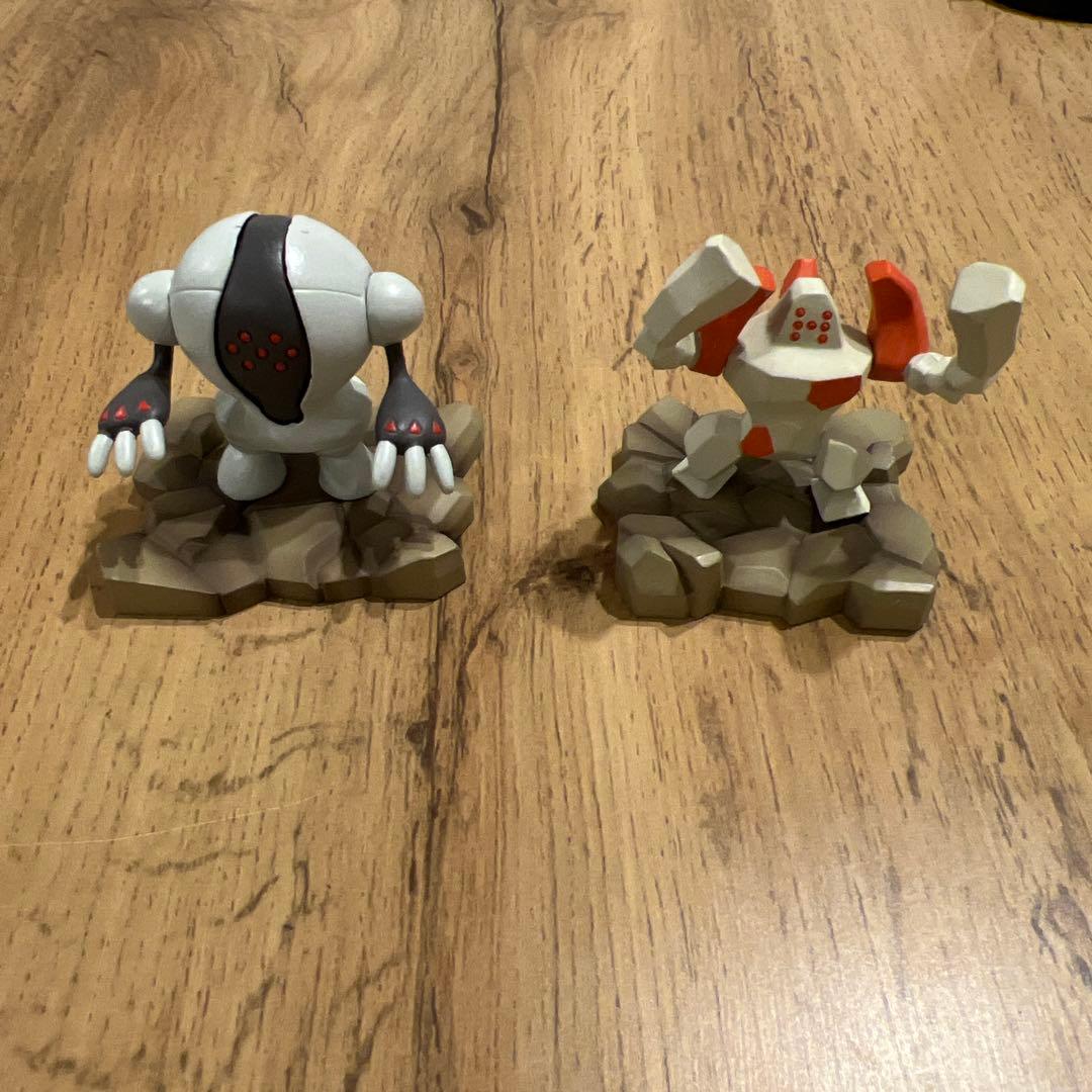 立体ポケモン図鑑SPECIAL04 ミュウと波導の勇者ルカリオ　8種