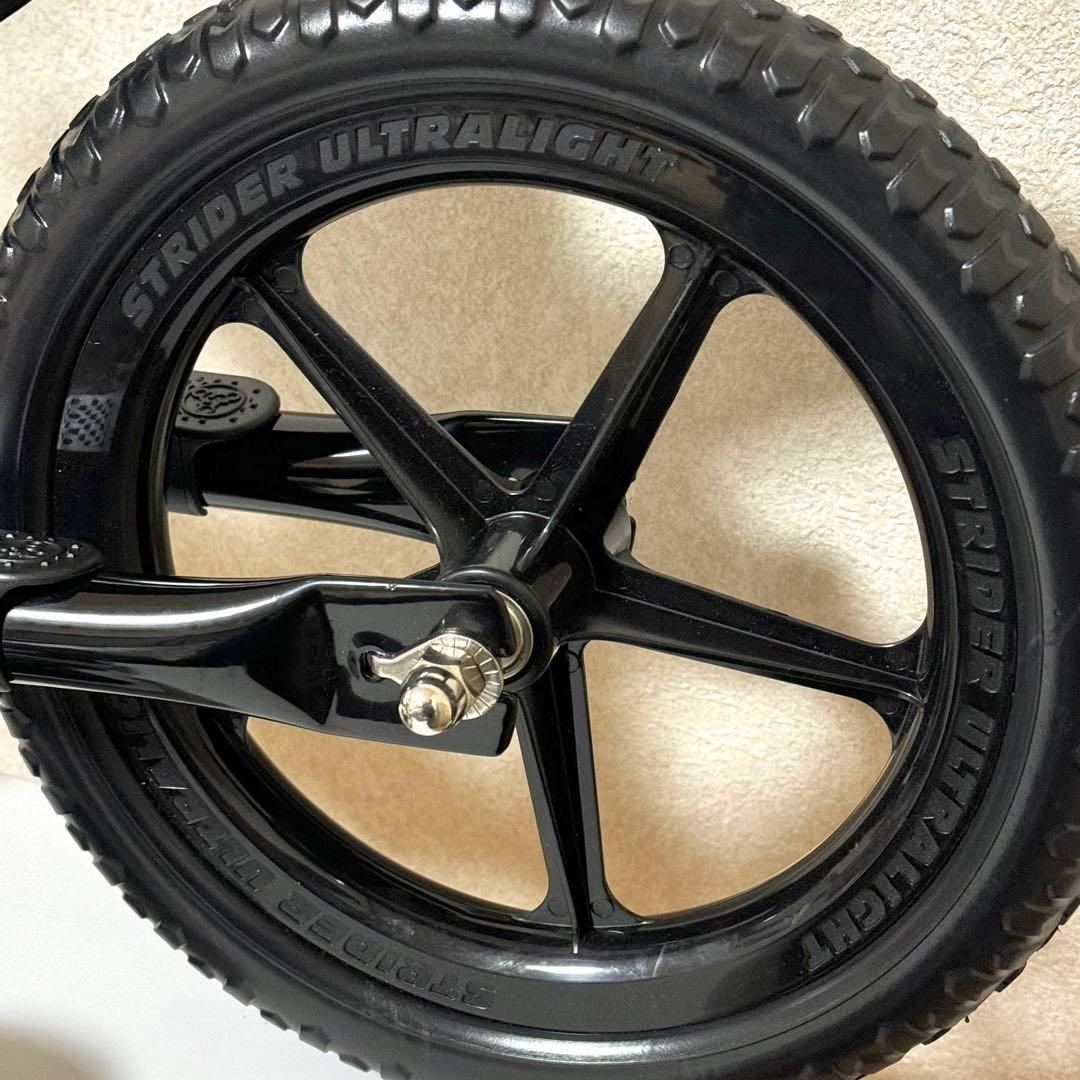 美品✨ ストライダー スポーツ 12インチ キックバイク ブラック プロテクター