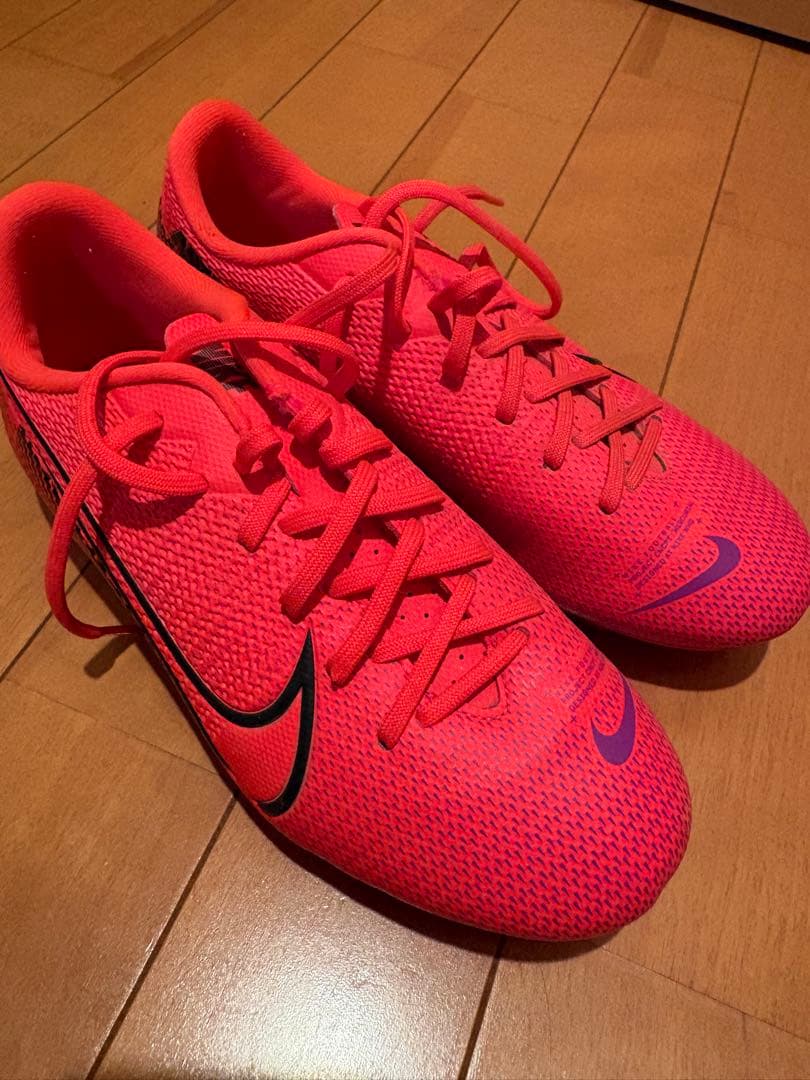Nike ピンク サッカーシューズ、スパイク