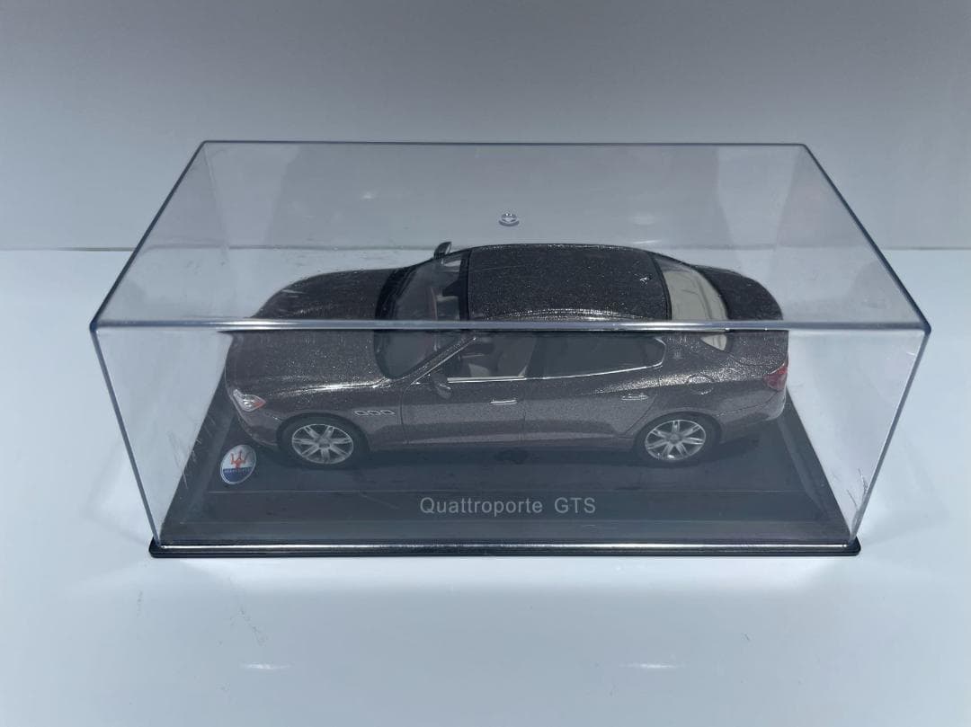 402-407 1/43 マセラティ Quattroporte GTS