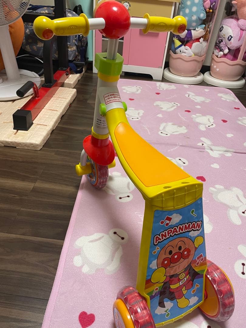 アンパンマン 三輪 キックバイク 室内使用