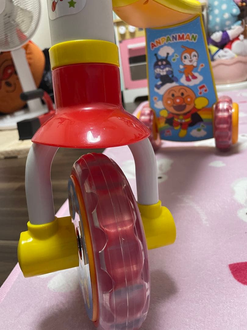 アンパンマン 三輪 キックバイク 室内使用