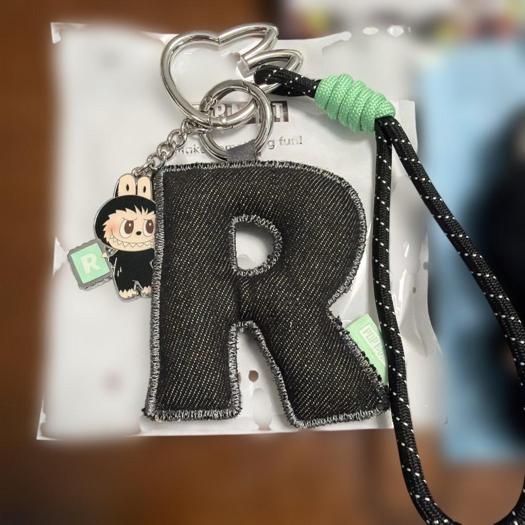 ラブブ PIN FOR LOVE シリーズ イニシャルチャーム　Ｒ