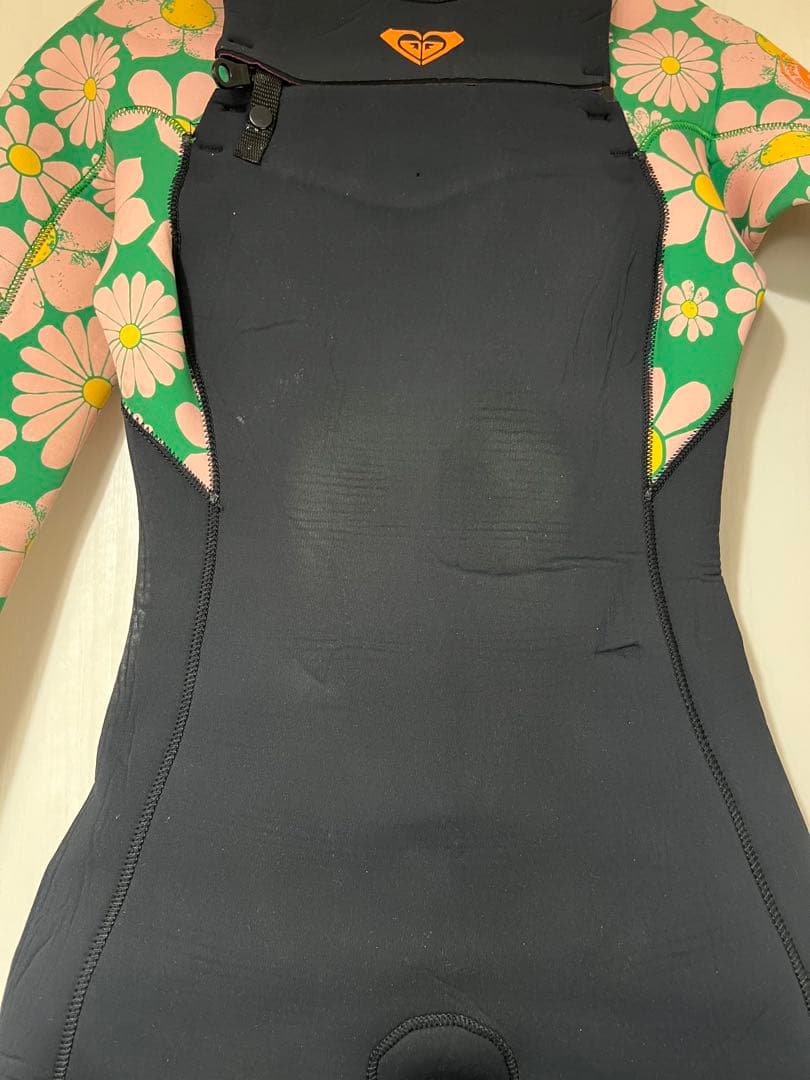値下げ中！ROXY ウェットスーツ　レア柄　サイズ6