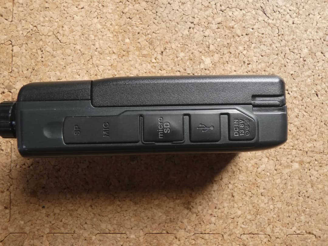 TH-D74 UV FMトランシーバー