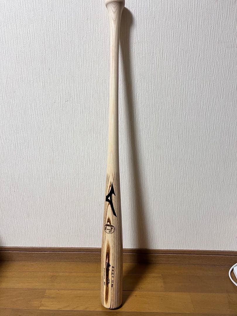 NPB菊池涼介 硬式ミズノバット 木製