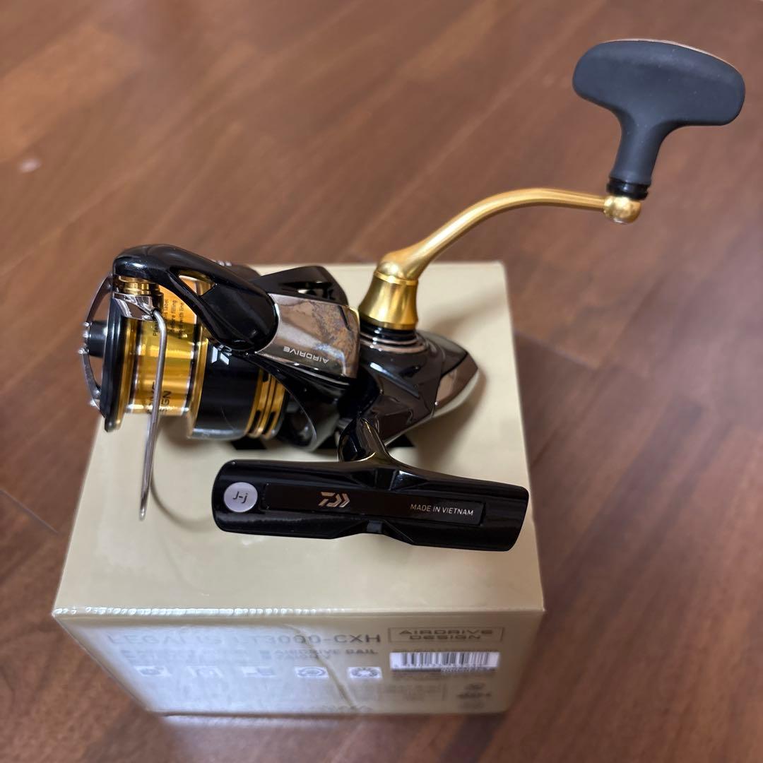 23Daiwa LEGALIS LT3000-CXH スピニングリール