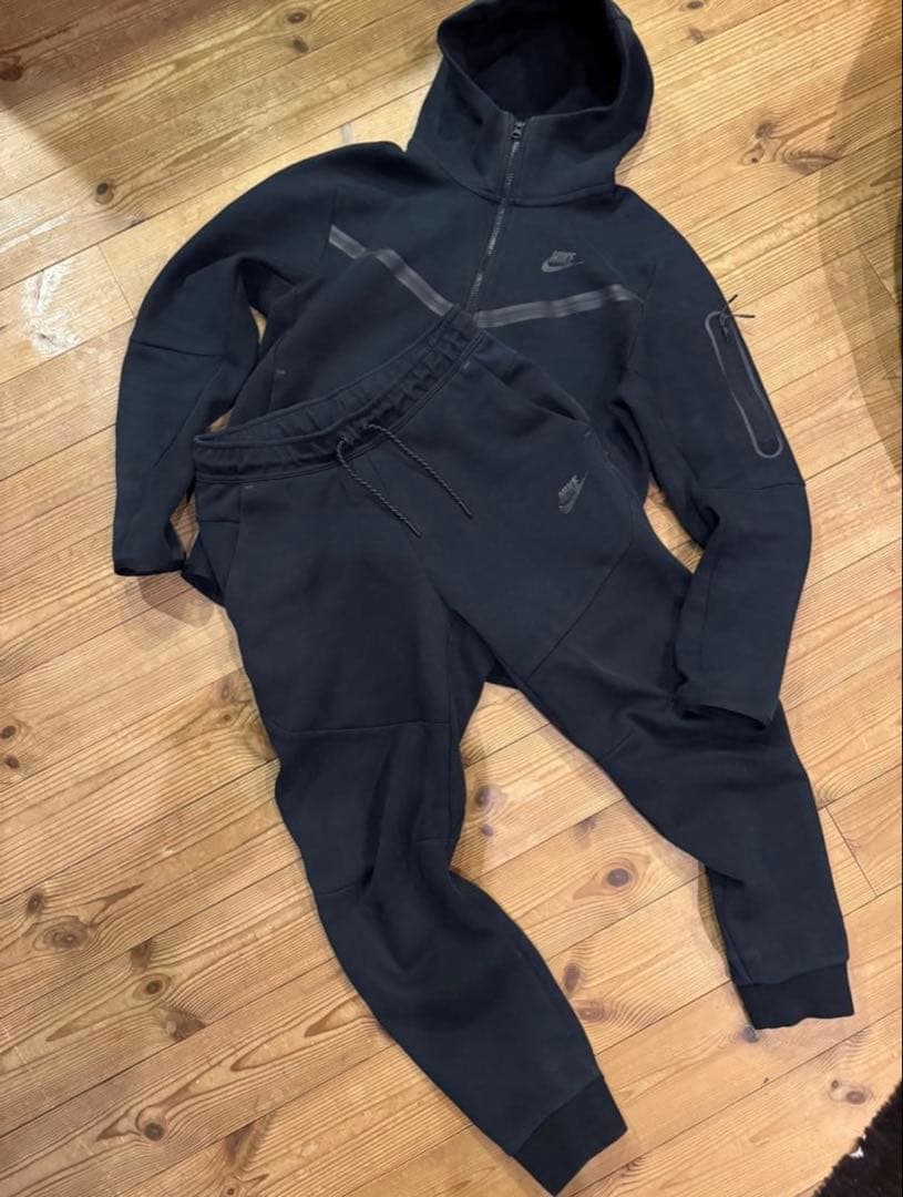 Nike テックフリース黒セットアップ　美品