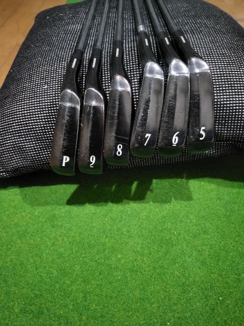スリクソンZ545 限定ブラック 5番～PW (グリップ新品)