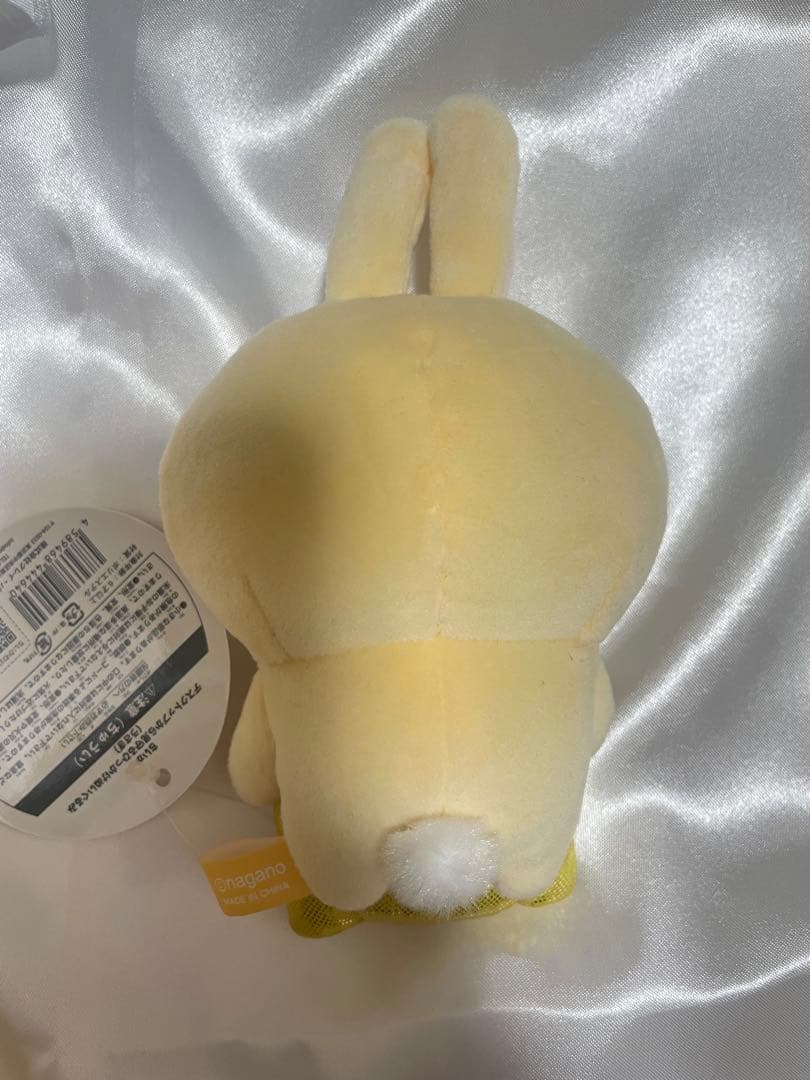 ちいかわ デスクトップから見守るひっかけぬいぐるみ うさぎ