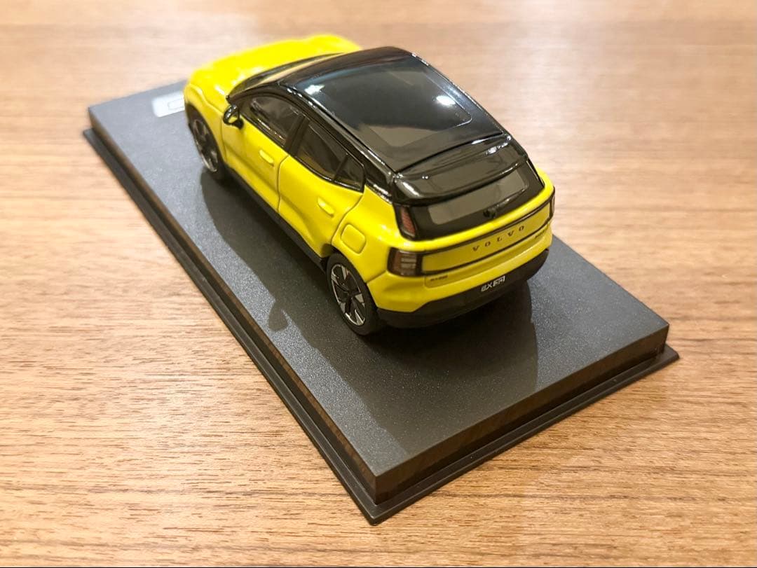 新品 1/43 ボルボ純正 マイスト 新型 ボルボ EX30 モスイエロー