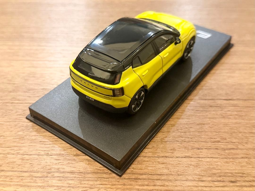 新品 1/43 ボルボ純正 マイスト 新型 ボルボ EX30 モスイエロー