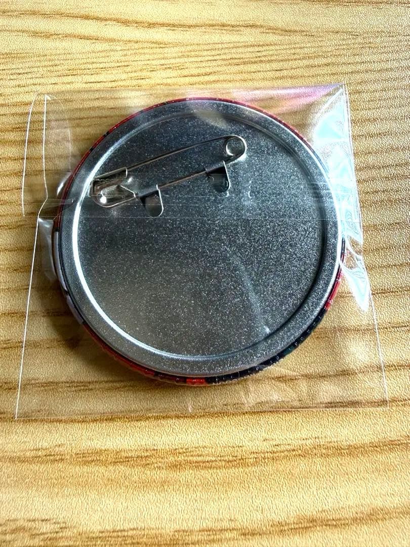 【匿名配送】CRストア限定 だるまいずごっど 缶バッジ