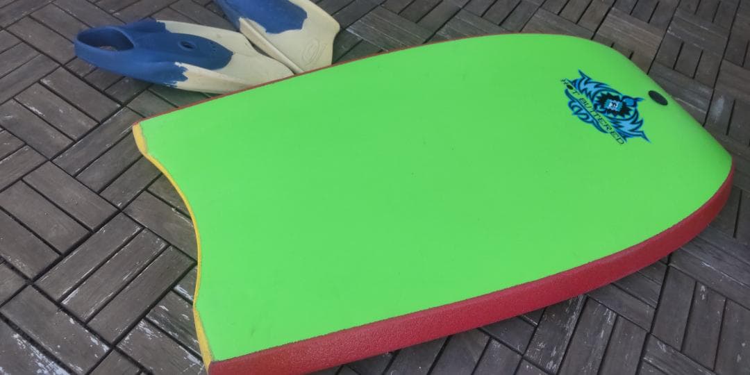 HOT BUTTERED　ボディボード　Mサイズフィン付き　中古