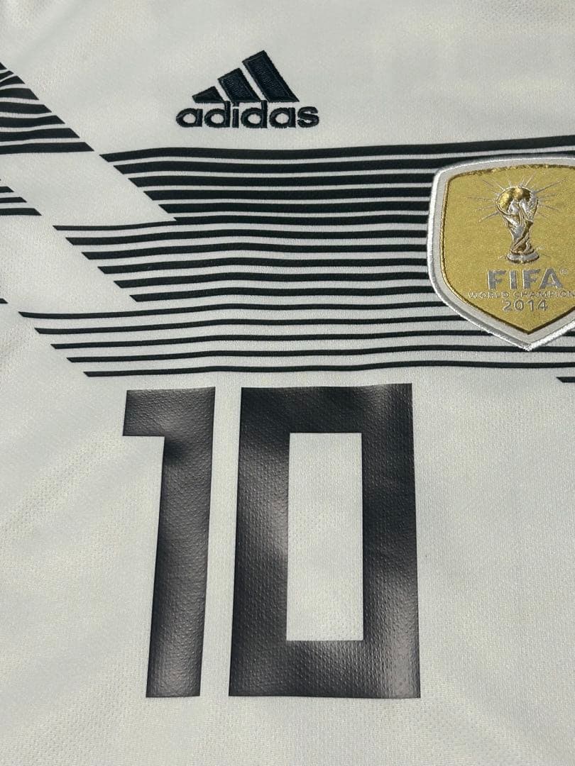 【W杯優勝エンブレム付き】メスト・エジル ＃１０ ドイツ代表 ２０１８（H）