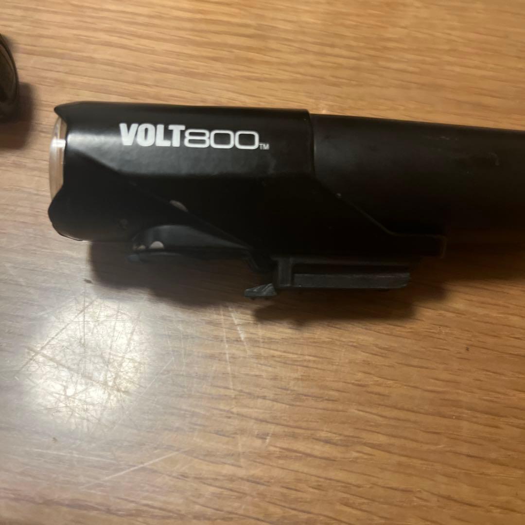キャットアイ　VOLT800 バッテリー予備1本・急速充電器付き