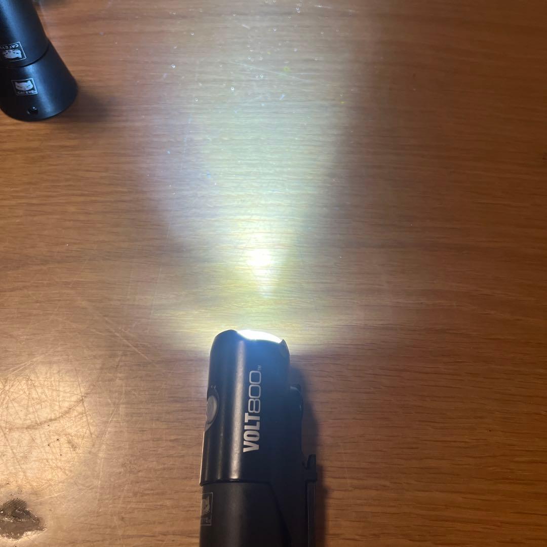 キャットアイ　VOLT800 バッテリー予備1本・急速充電器付き