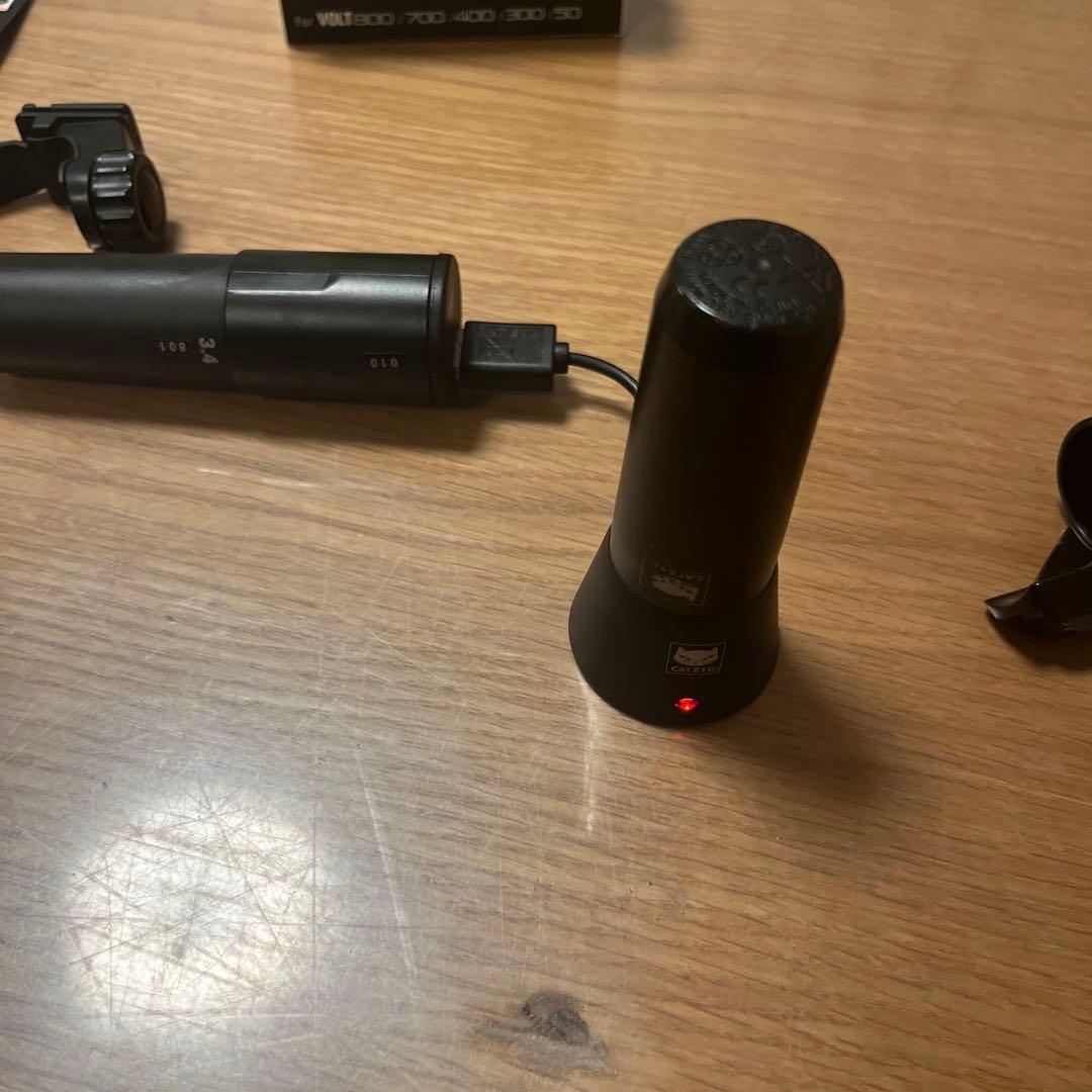 キャットアイ　VOLT800 バッテリー予備1本・急速充電器付き